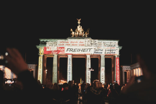 BZum 35. Jubiläum der friedlichen Revolution sind Ausstellungen, Open-Air-Veranstaltungen und Mitmachaktionen geplant. Bild: Christian Lue, Unsplash