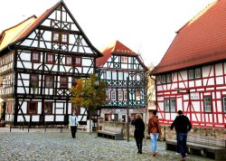 Touristisch reizvoll: Fachwerkhäuser in Schmalkalden mit dem Historicum-Zinnfigurenmuseum. Abbildung: Thüringer Tourismus GmbH, Wolfgang Benkert