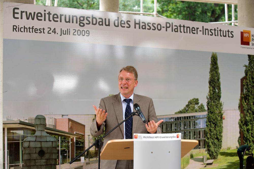 Richtfest des Hauptgebäudes im Jahr 2009. Abbildung: Kay Herschelmann