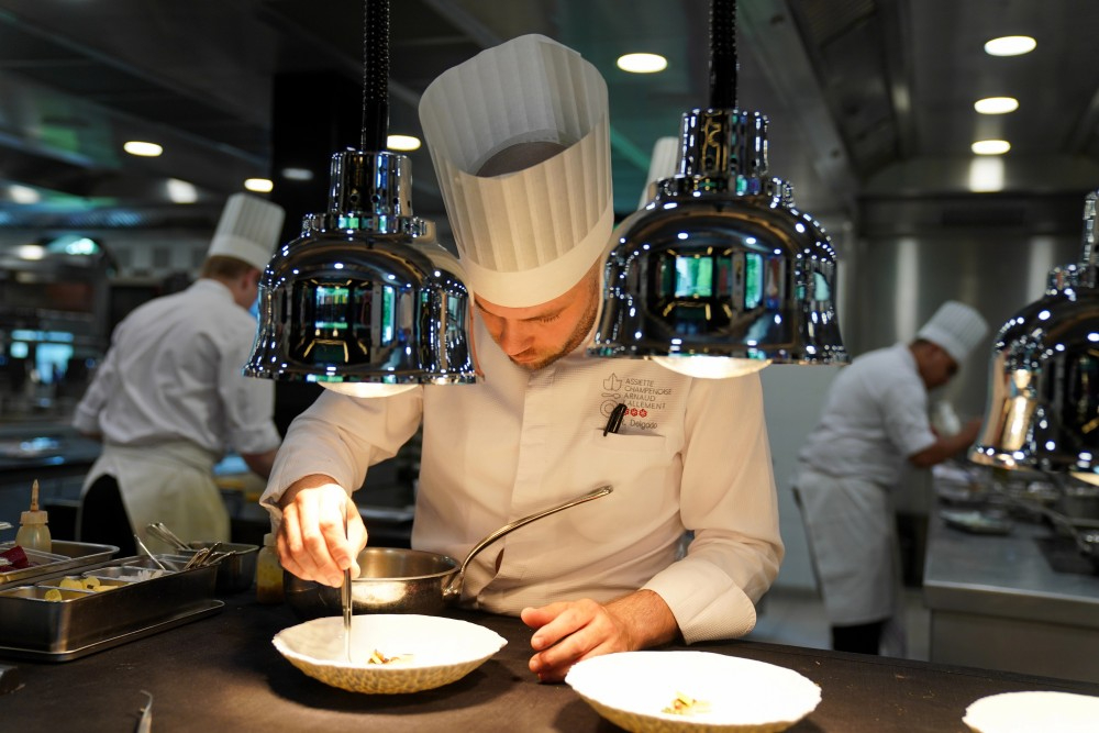 Auf der Suche nach Restaurants mit Michelin-Sternen lassen sich in Ostdeutschland zahlreiche Highlights entdecken. Abbildung: Zhukovsky, Depositphotos