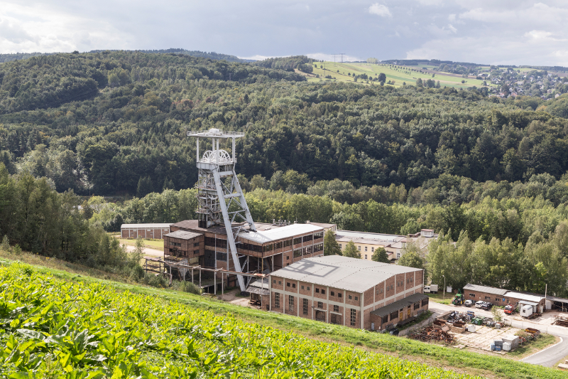 Der stillgelegte Schacht 371 des Uranbergwerks der SDAG Wismut bei Hartenstein. Abbildung: Marko Borrmann/Welterbe Montanregion Erzgebirge e.V.