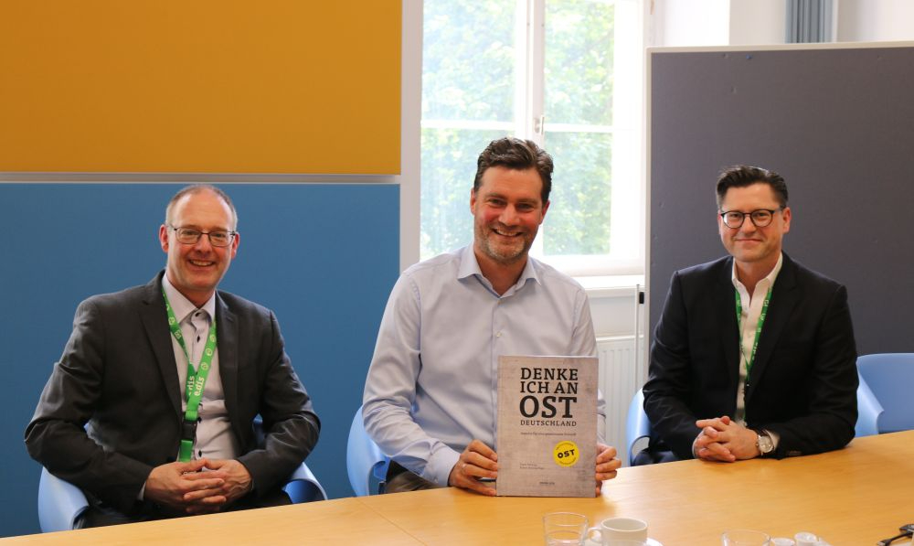 Dr. Patrick Wittenberg hat einen Beitrag zum zweiten Band von „Denke ich an Ostdeutschland …“ beigesteuert. Dieser erscheint im September 2025. Abbildung: ostdeutschland.info
