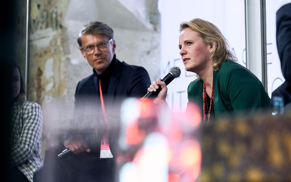 Christin Bohmann bei den Medientagen Mitteldeutschland zum Thema „Im Osten nichts Neues? Ostdeutschland in den Medien“. Abbildung: MTM/Daniel Reiche