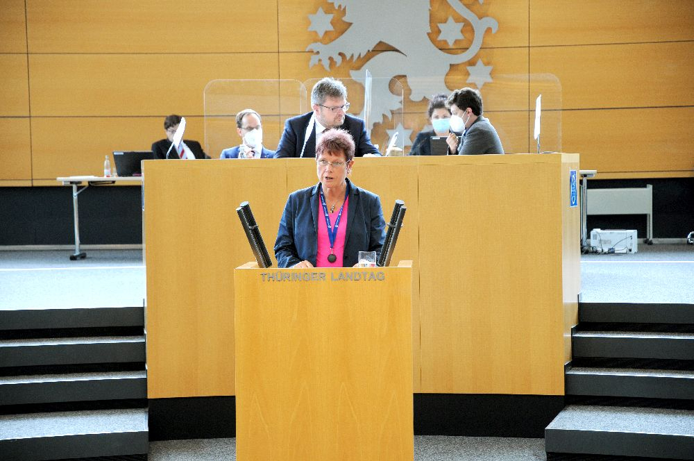 Dr. Ute Bergner (MdL) spricht im Thüringer Landtag. Abbildung: privat