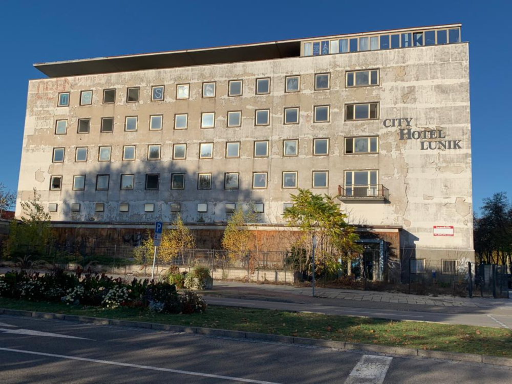 Das ehemalige DDR-Hotel „Lunik“ in Eisenhüttenstadt ist denkmalgeschützt und ein Wahrzeichen der Stadt. Abbildung: Tobias Lehmann 