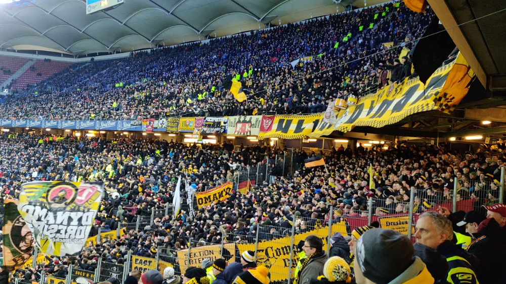 Fans von Dynamo Dresden in Hamburg, 11. Februar 2019. Abbildung: Youtube, The Walking Ferenc