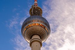 Nahansicht der Turmkugel des Berliner Fernsehturms. Abbildung: studio kohlmeier berlin