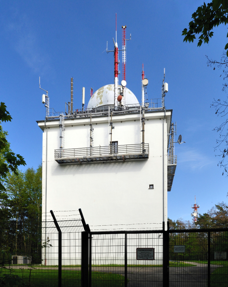 Ehemaliger Fernsehturm Müggelberg. Abbildung: Wikimedia Commons, Sojka, Wladyslaw, www.sojka.photo