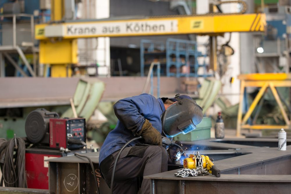 Das Schweißen gehört zu den Hauptgewerken beim Kranbau in Köthen. Abbildung: Foto-Fritzsche, Köthen
