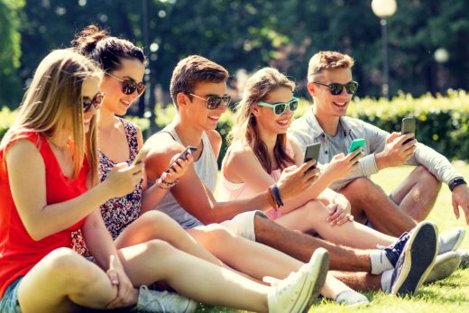 Junge Ostdeutsche nutzen der Zebra-Studie zufolge am stärksten neue Medien. Abbildung: Lev Dolgachov, Depositphotos