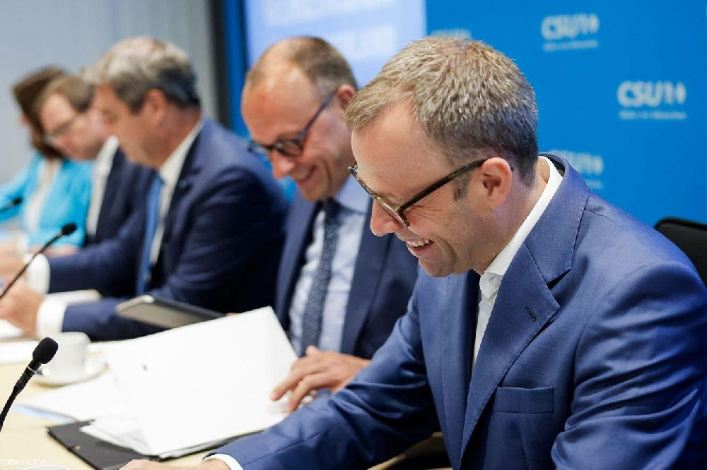 Friedrich Merz und Mario Czaja als Generalsekretär der CDU, 2023 (zusammen mit der CSU in München). Abbildung: Steffen Böttcher