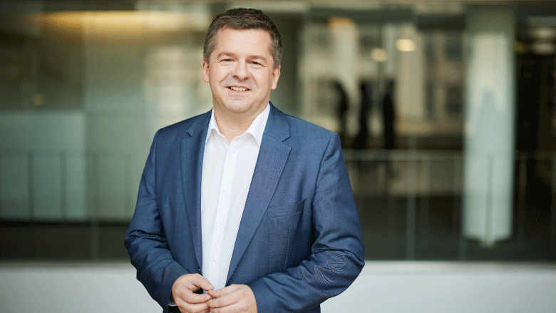 Sachsen-Anhalts Wirtschaftsminister, Sven Schulze, sprach auf dem Chemiegipfel die Herausforderungen für die ostdeutsche Chemiebranche an. Abbildung: CDU Sachsen-Anhalt, Rayk Weber