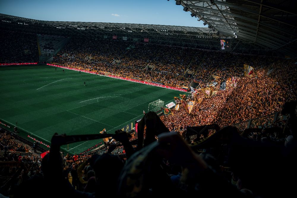 Beeindruckende Fankulisse: Das Stadion der SG Dynamo Dresden ist bei Heimspielen schwarz-gelb gefärbt. Abbildung: SGD/Dennis Hetzschold