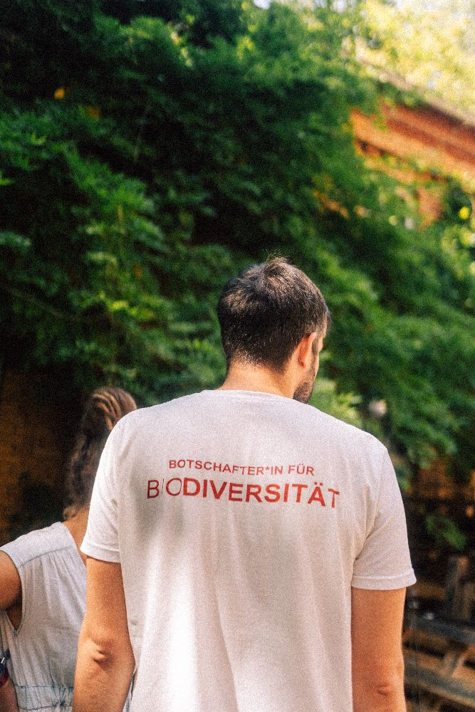 Ziel ist eine Veränderung des Systems und der Schutz der Biodiversität. Abbildungen: Ostmost