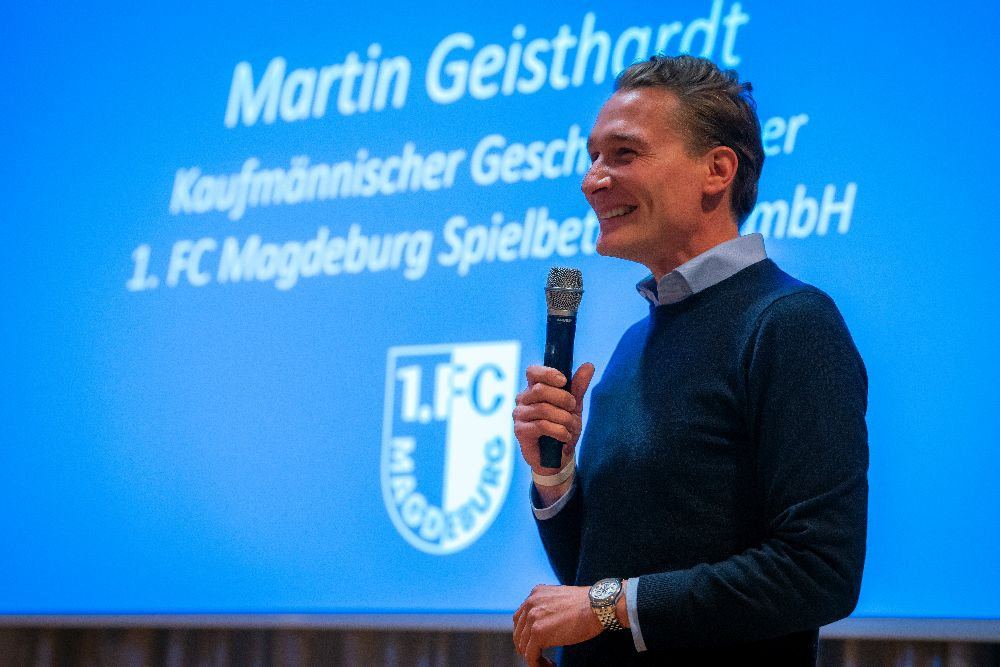 Voller Einsatz für den Club: auf einer Info-Veranstaltung für Vereinsmitglieder. Abbildung: 1. FC Magdeburg