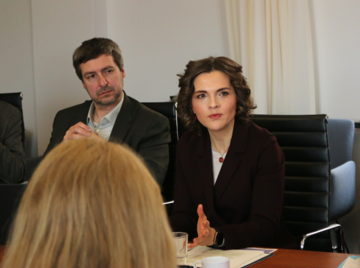 Der Deutschland-Monitor wird von der Ostbeauftragten der Bundesregierung, Staatsministerin Elisabeth Kaiser, gefördert. Abbildung: ostdeutschland.info