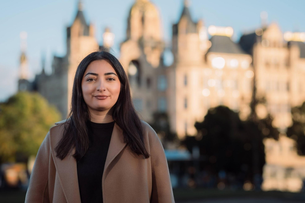 Reem Alabali Radovan, SPD, geboren 1990 in Moskau, Wahlkreis/Bundesland: Schwerin – Ludwigslust – Parchim I – Nordwestmecklenburg I / Mecklenburg-Vorpommern. Abbildung: Selin Jasmin