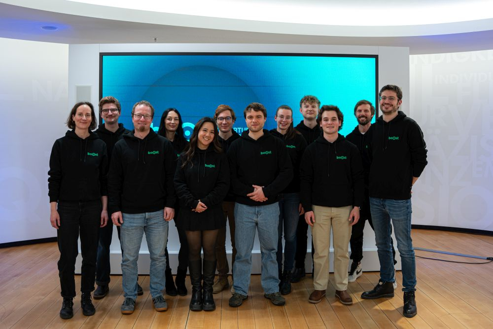 Das boOst-Team auf der Eröffnung des Tech Incubators am 6. Februar 2026 in der Gläsernen Manufaktur in Dresden. Abbildung: Matvii Lytvynenko