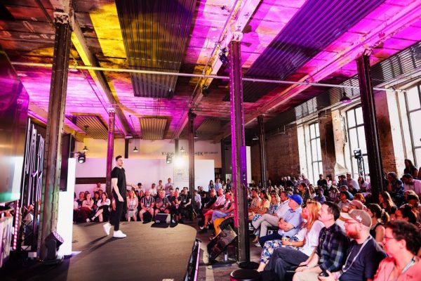 Tristan Horx, Trend- & Zukunftsforscher von „The Future-Project“ sprach auf dem MACHN-Festival 2025. Auch für die diesjährige Ausgabe sind Top-Speaker angekündigt. Abbildung: Anne Schwerin Tristan Horx, Trend- & Zukunftsforscher von „The Future-Project“ sprach auf dem MACHN-Festival 2025. Auch für die diesjährige Ausgabe sind Top-Speaker angekündigt. Abbildung: Anne Schwerin