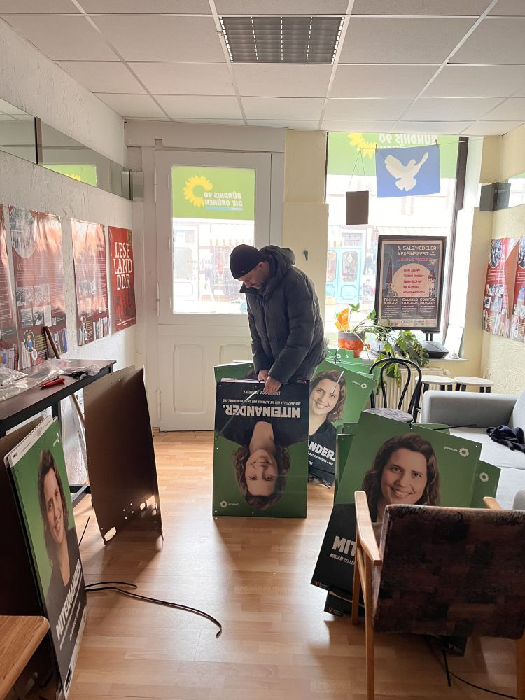 Wahlkampf: wenige Schultern tragen viel. Abbildung: privat/Tobias Kremkau