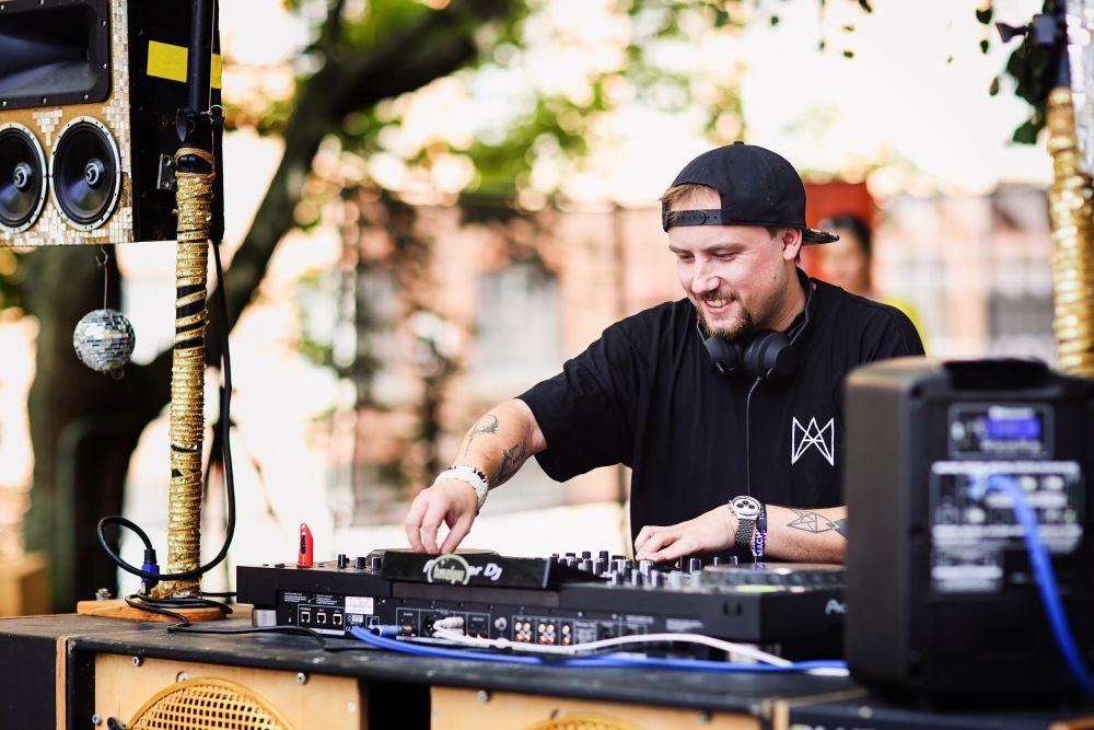 Auch für passende Musik ist beim diesjährigen Business-Festival wieder gesorgt. An beiden Tagen spielen DJs und lokale Newcomer Bands. Abbildung: Anne Schwerin