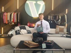 Linus Pliske ist mit seinem Unternehmen „Vintage and Kickz“ nominiert für den Wirtschaftspreis Sachsen-Anhalt 2026. Abbildung: Björn Menzel
