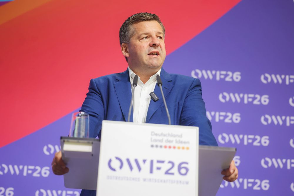Sachsen-Anhalts Ministerpräsident Sven Schulze rief die OWF-Teilnehmer dazu auf, zu handeln, anstatt immer nur dasselbe zu reden. Abbildung: Deutschland - Land der Ideen/Brundert, Marquardt