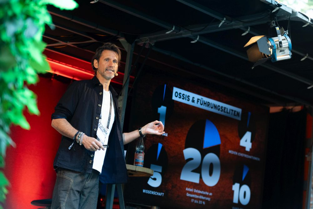 Joerg Fieback während seiner Keynote auf dem MACHN Festival 2026. Abbildung: Zebra Group, Raphael Heimann