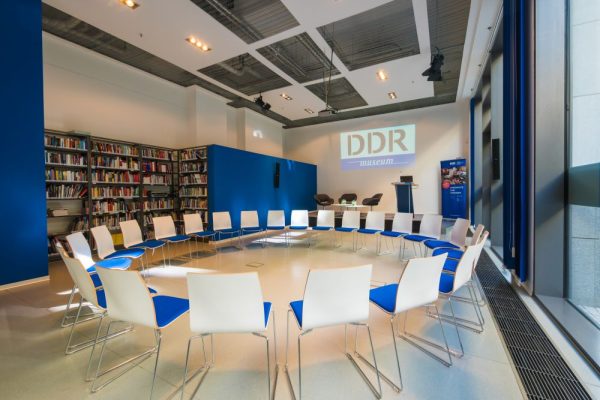 Der Konferenzraum des DDR Museums. Abbildung: DDR Museum
