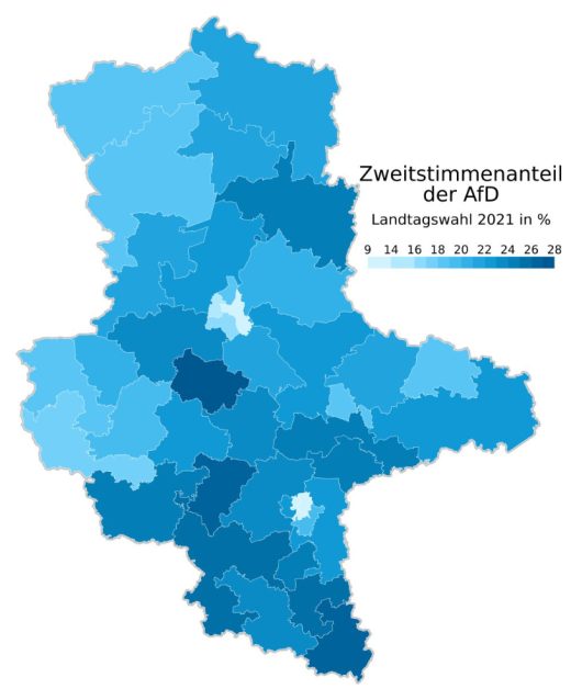 Bei der Landtagswahl 2021 erreichte die AfD einen Zweitstimmenanteil von 20,8 Prozent. Am 6. September könnte die Partei dieses Ergebnis verdoppeln. Abbildung: Costamiri, Wikimedia Commons