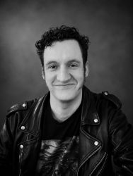 Der Musikwissenschaftler Dr. Padraig Parkhurst. Über das Lied „Der Losverkäufer“ der ostdeutschen Rockgruppe Panta Rhei entwickelte er seine Leidenschaft für die DDR-Rockmusik. Abbildung: Padraig Parkhurst