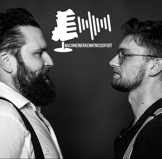 Cover zum Podcast: „Nach meiner Kenntnis ist das sofort“ von Julian Nejkow und Clemens Kießling. 