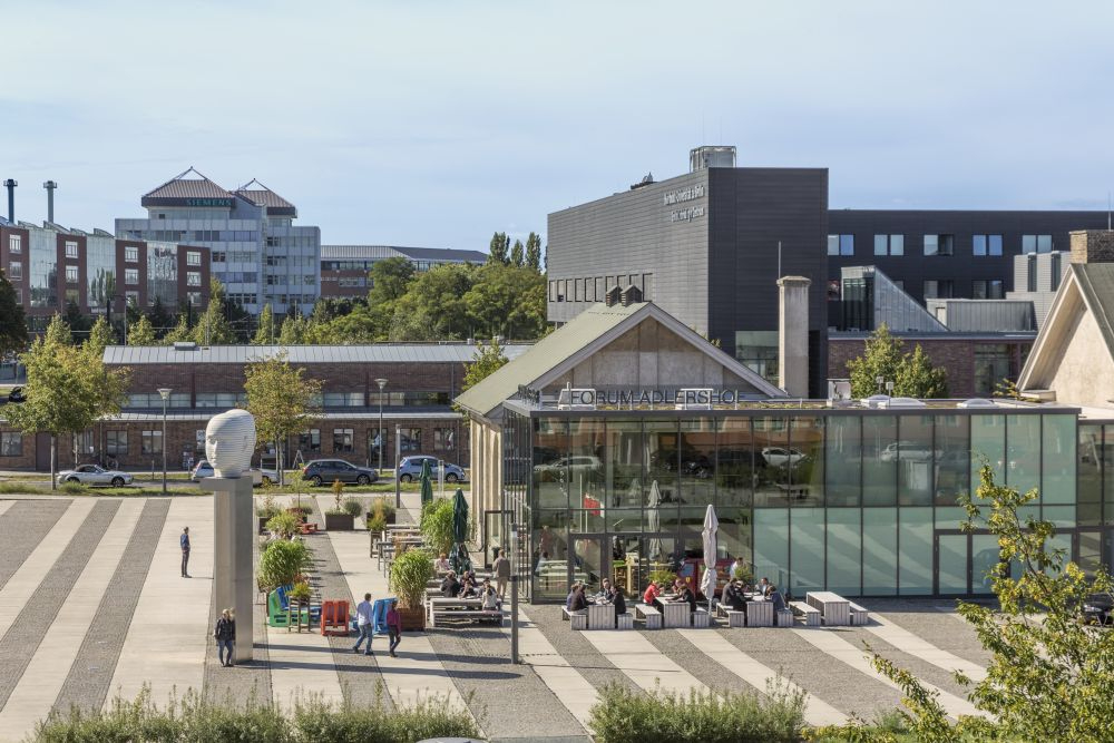 Erwin-Schrödinger-Zentrum der Humboldt-Universität zu Berlin in Adlershof. Abbildung: WISTA Management GmbH