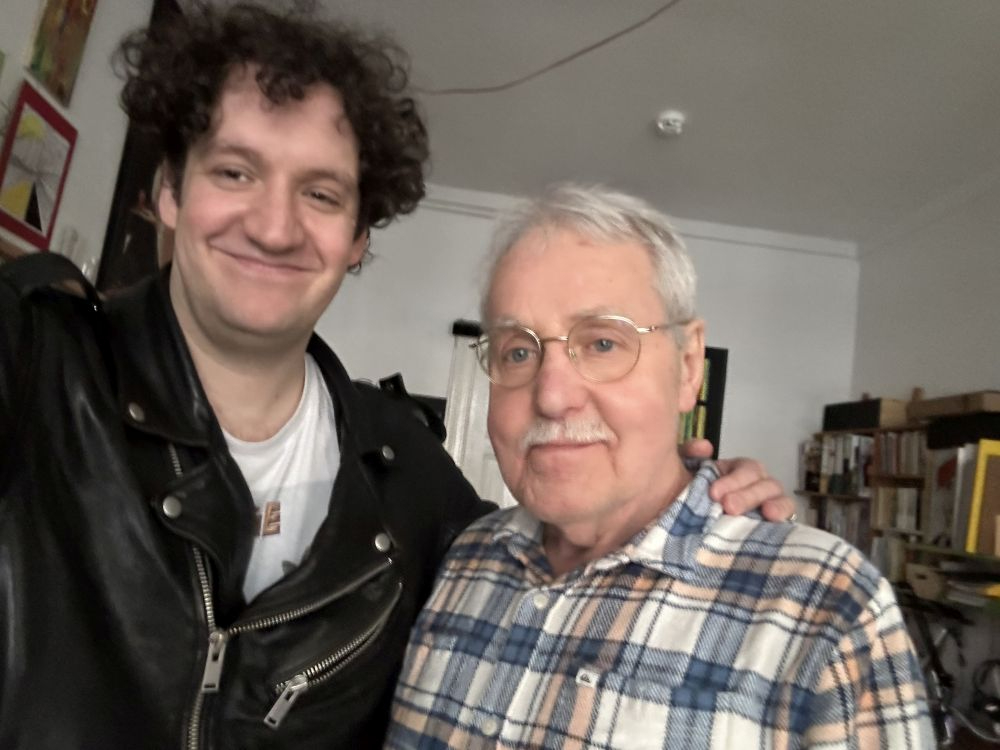 Dr. Padraig Parkhurst mit dem Komponisten Michael Heubach („Du hast den Farbfilm vergessen“). Parkhurst hat mit vielen DDR-Bands, Produzenten und Kulturfunktionären Interviews geführt. Abbildung: Padraig Parkhurst