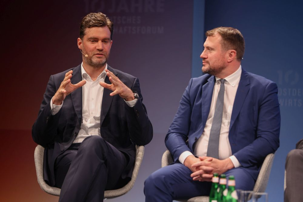 Als Teil des Panels „Standortfaktor Energie: Wie kann Strom verlässlich günstig werden und was hat Ostdeutschland davon“ auf dem Ostdeutschen Wirtschaftsforum 2025. Abbildung: Deutschland - Land der Ideen/Bernd Brundert