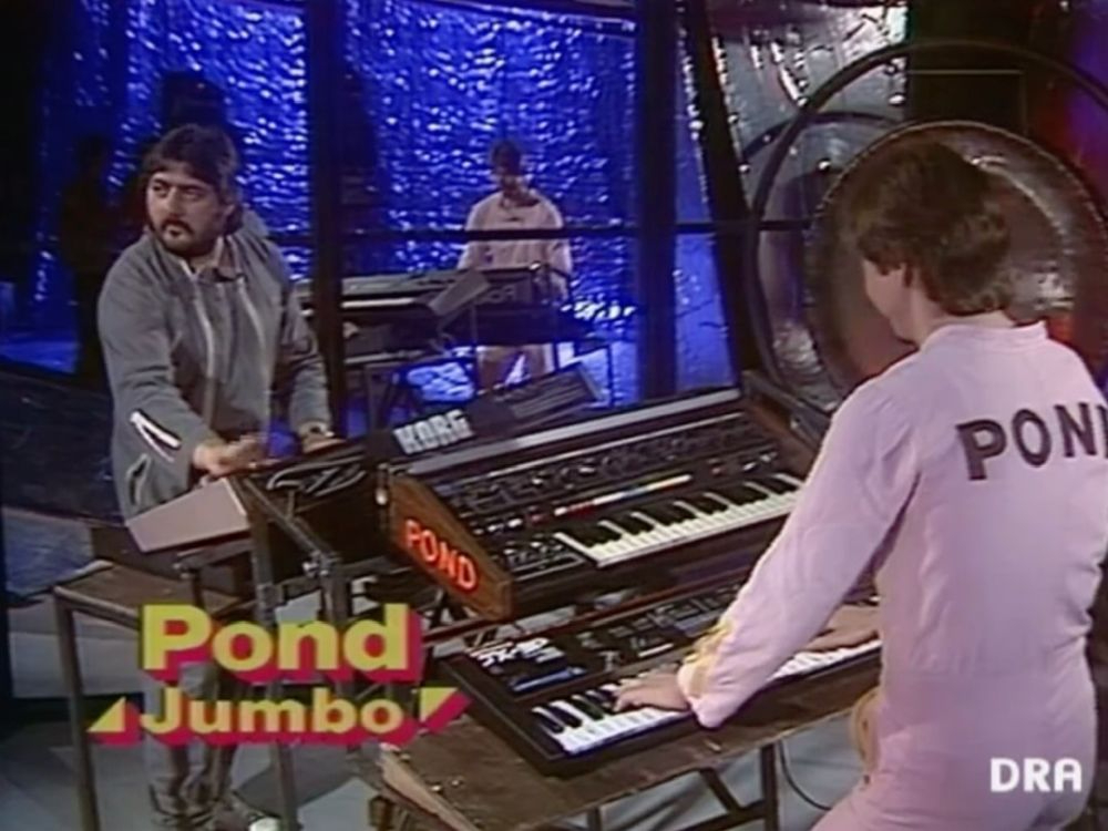 POND spielen bei einem Auftritt in der Sendung „Stop!Rock“ den Hit „Jumbo“. Die Band war in den 1980er-Jahren die bekannteste DDR-Elektro-Band und existiert bis heute. Abbildung: Youtube/POND