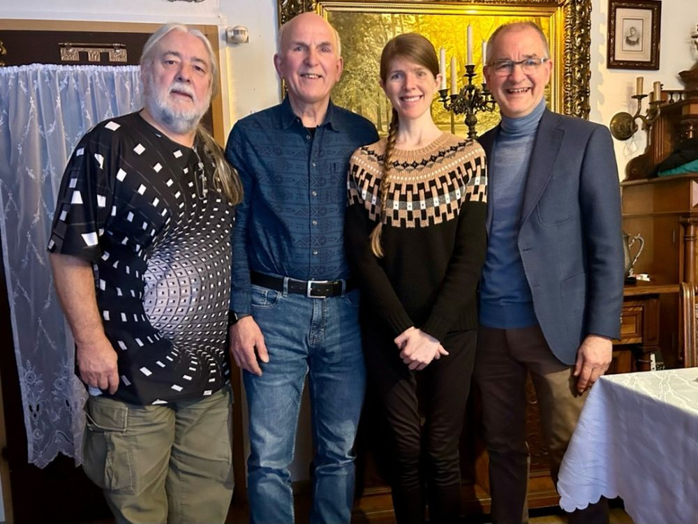 Paule Fuchs (POND), Jan Bilk (SERVI), die Autorin, und Tomaš Nawka (SERVI) (von links nach rechts) im Januar 2025. Abbildung: Heather Moore