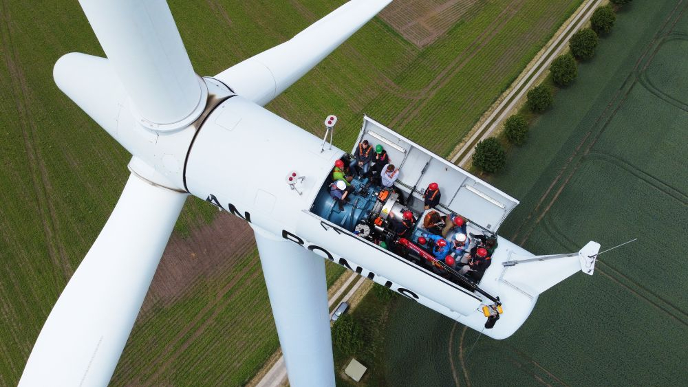 Die LEKA MV macht erneuerbare Energien erlebbar, wie hier auf einem Windrad in Groß Schwiesow. Abbildung: Celien Graubaum